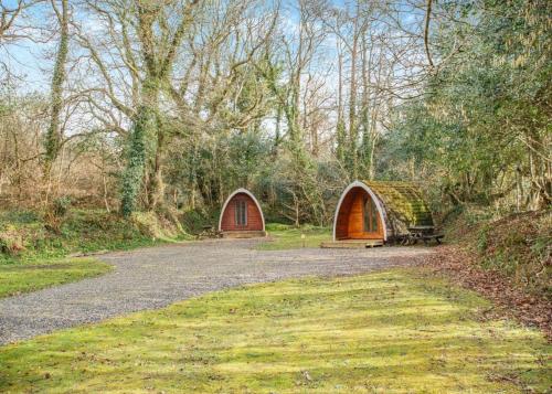 two small shelters in the middle of a dirt road at Ruthern Valley Holidays in Withiel