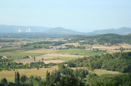 a view of a valley with fields and trees at Terrasses De Saint Martin - Très Calme et Agréable avec Grande Terrasse Ombragée - Résidence Privée - Idéalement située - Parking privatif possible in Montélimar