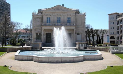 a water fountain in front of a building at Maison Les Chênes - Jacuzzi - Calme & Idéalement situé - Clim - Salle de Jeux - Parking in Sauzet