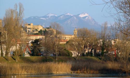 a view of a city with mountains in the background at Maison Super Calme et Confortable - Idéalement Située - Clim - Vue Montagnes - Piscine Partagée - Parking Gratuit - Lou Tranquillou in Sauzet