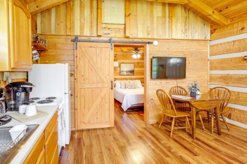 Η κουζίνα ή μικρή κουζίνα στο Noes Rest, Cherokee Lake Cabin!