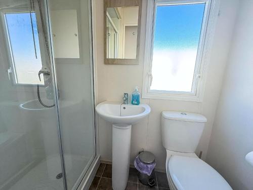 a bathroom with a toilet and a sink and a shower at Lovely 6 Berth Caravan For Hire In Norfolk, By A Beautiful Beach! Ref 50030J in Great Yarmouth