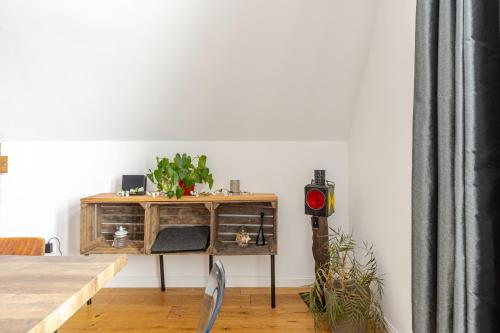a wooden desk with a plant on top of it at Wohnen wie im Schloss - Alter Bahnhof von Kruft in Kruft