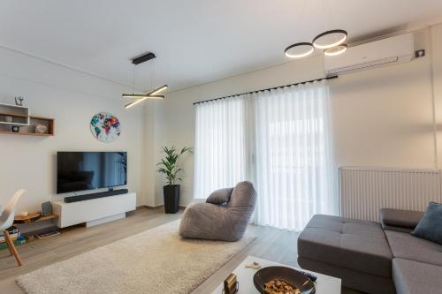 Bright 2 Bedroom Apartment Helios by Philoxenia