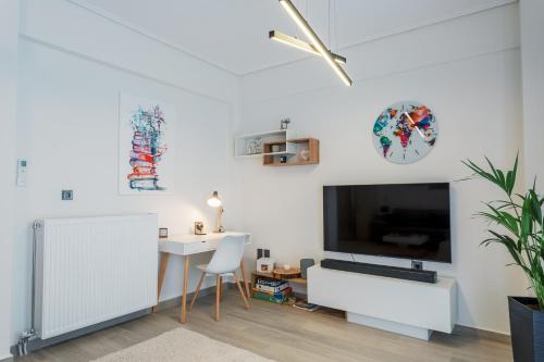 Bright 2 Bedroom Apartment Helios by Philoxenia