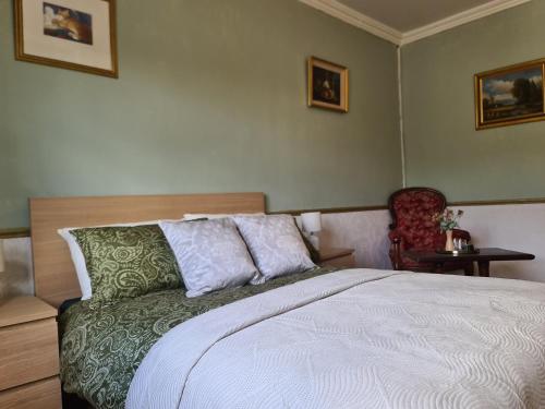 Ein Bett oder Betten in einem Zimmer der Unterkunft Guest Lodge