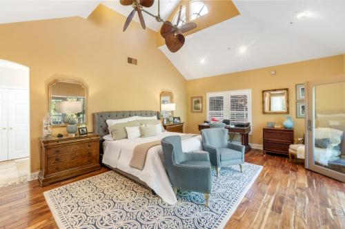 Χώρος καθιστικού στο Buena Creek Refuge - Family Resort Destination - Secure and Private -