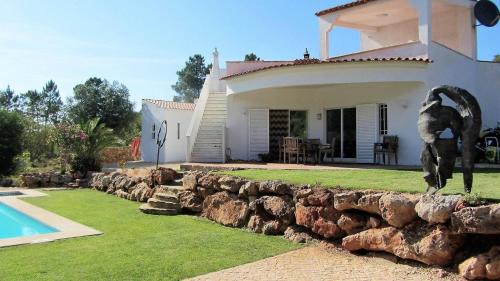 Bazén v ubytování Casa-Vale-Vinagre-8P-with-pool-in-a-beautifull-natural-setting nebo v jeho okolí