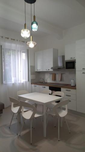 Kuchyň nebo kuchyňský kout v ubytování MARIANTONIA Apartment And Rooms
