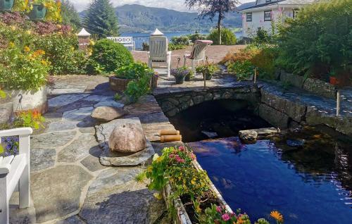 a swimming pool in a yard with a water fountain at Holiday Home Ombo Iii in Omböy