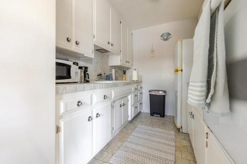 Dapur atau dapur kecil di Steps to Ocean Bliss