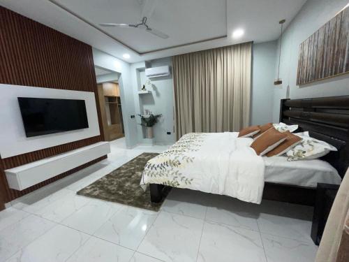 Una cama o camas en una habitación de KUMASIs SECRET