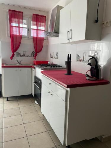 Virtuvė arba virtuvėlė apgyvendinimo įstaigoje Loca Anses cocon