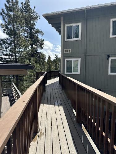 En balkon eller terrasse på HNC0617 - Stagecoach Summit Retreat condo