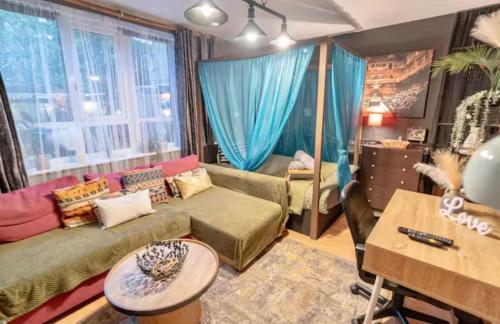 Χώρος καθιστικού στο The Serene Residence with Hot Tub, Sauna and Cinema Experience