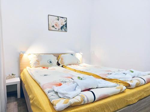 Postel nebo postele na pokoji v ubytování Top Center SofiaLuxRentals - Vitosha blvd Apartment