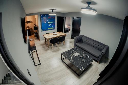 a living room with a couch and a table at Departamento Rosa & Chocolate 8A in Matehuala