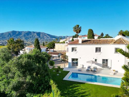 New! Stylish 3 Ensuite Villa with Stunning View & Private Pool - Costal del Sol