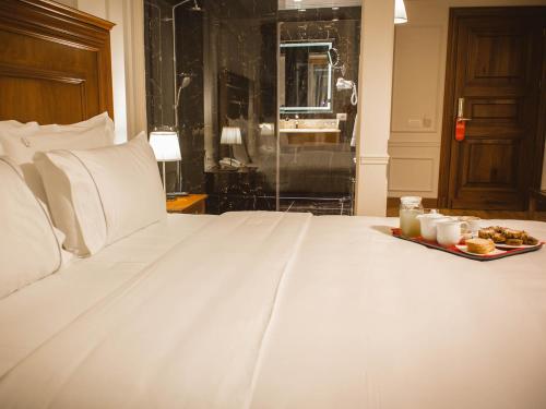 Ein Bett oder Betten in einem Zimmer der Unterkunft Hotel Opera