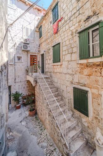 Apartments by the sea Supetar, Brac - 23792