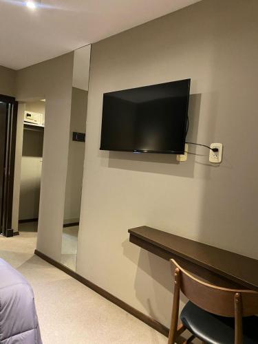 Μια τηλεόραση ή/και κέντρο ψυχαγωγίας στο Hotel Aires de Tandil