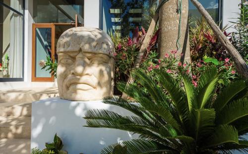 Taman di luar Beachfront & Private Villa in Tulum for 12 Guests