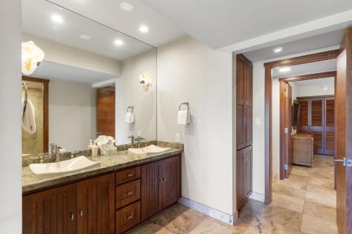 a bathroom with two sinks and a large mirror at Wailea Elua 805 - 3-Bedroom Ocean View Luxury Condo in the Heart of Wailea, Maui in Wailea