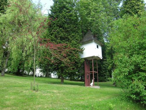 a small bird house in the middle of a field at Peaceful Nature Stay in Bohon in Barvaux