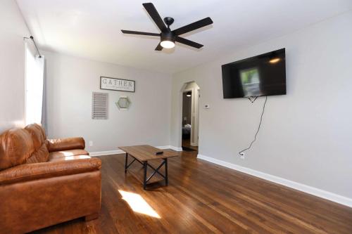 a living room with a couch and a ceiling fan at New Charloe Court 3 Bed Family House in Cincinnati