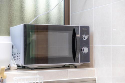 SUNSETCHURAー海が見える宿ーA relaxing momentにあるテレビまたはエンターテインメントセンター