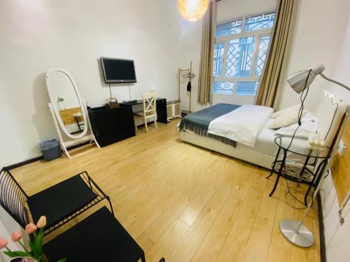 Televisyen dan/atau pusat hiburan di Shangri-La Chudengshuo Homestay楚登硕民宿