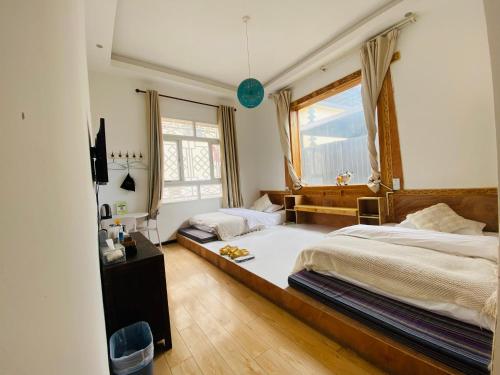 Katil atau katil-katil dalam bilik di Shangri-La Chudengshuo Homestay楚登硕民宿