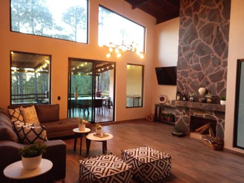 Un lugar para sentarse en The best stay in the middle of the forest