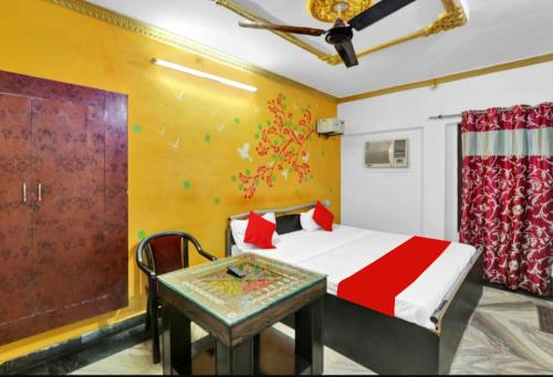 a bedroom with a bed and a table in it at PREMIUM THE BEST HOTEL Near Railway Station - Wifi and Fully Air Conditioning Room - Prime Location - Room Service and Excellent Customer Service Awarded in Bādshāhnagar