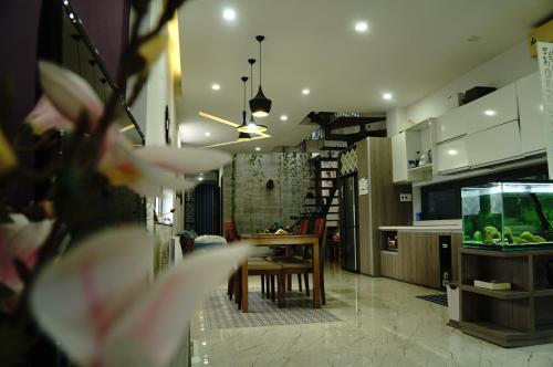 Η κουζίνα ή μικρή κουζίνα στο F.Home Modern & Art 3BR Near My Khe Beach