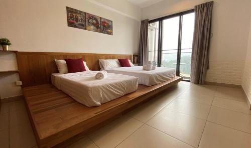 two beds on a wooden bench in a room at Cozy 2B at Midhills Genting in Genting Highlands