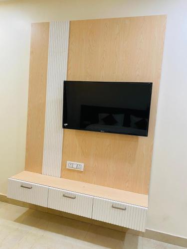 TV a/nebo společenská místnost v ubytování Radiant Pearl