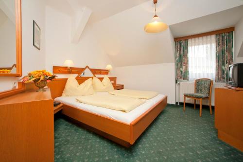 Posteľ alebo postele v izbe v ubytovaní HOTEL Jerolitsch
