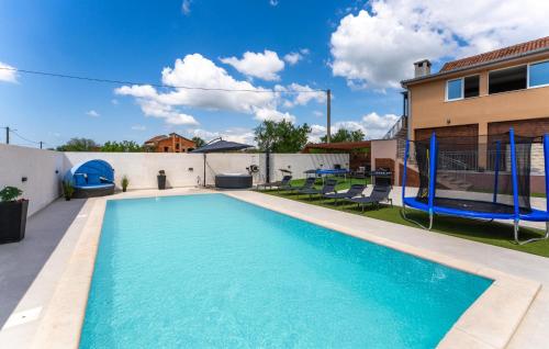 Awesome Apartment In Skabrnja