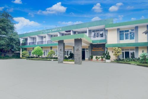 an empty parking lot in front of a building at Hotel O Bogor near Taman Safari formerly Hotel Rudian 1 in Bogor
