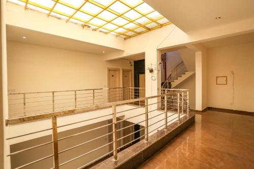 Katil atau katil-katil dalam bilik di FabHotel Sky Rise Inn Near Medanta- The Medicity Hospital, Gurugram