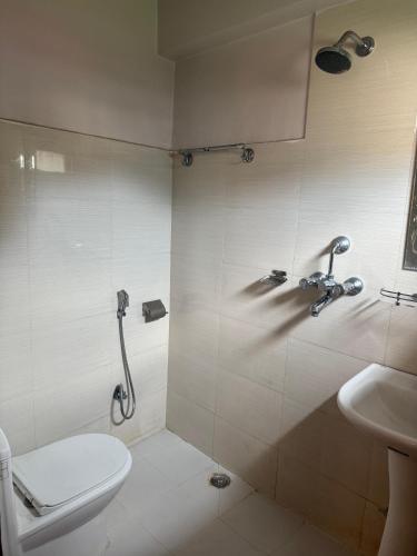 Ένα μπάνιο στο Yoga House Apartments