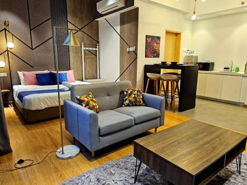 Гостиная зона в Leisure3 King Bed Imperium Residence Kuantan City View Studio