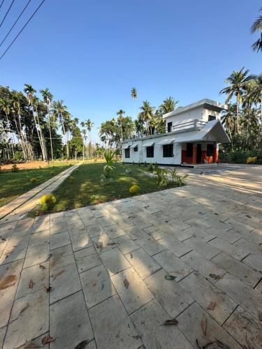 an empty road in front of a house at Natures Adobe in Nilambūr