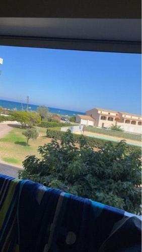 Appartement aéré avec vue sur la mer , plage 50m et piscine 20m dans la résidence