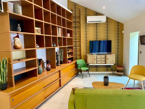 Atypical 5-person house with patio, downtown, air-conditioning