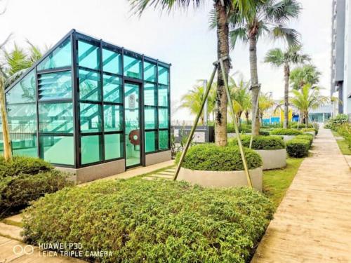 Сад в Leisure3 King Bed Imperium Residence Kuantan City View Studio