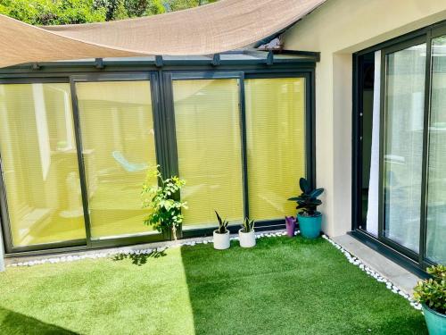 Atypical 5-person house with patio, downtown, air-conditioning