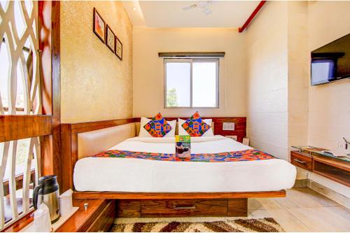 a bedroom with a bed in a room at FabHotel Khushi Regent - Near DB Mall in Bhopal