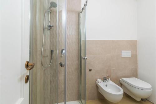 Bilik mandi di Rotondo Dream Suite with Shared Pool